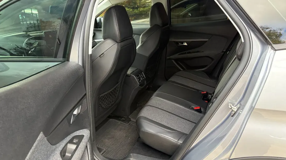 PEUGEOT 3008 -