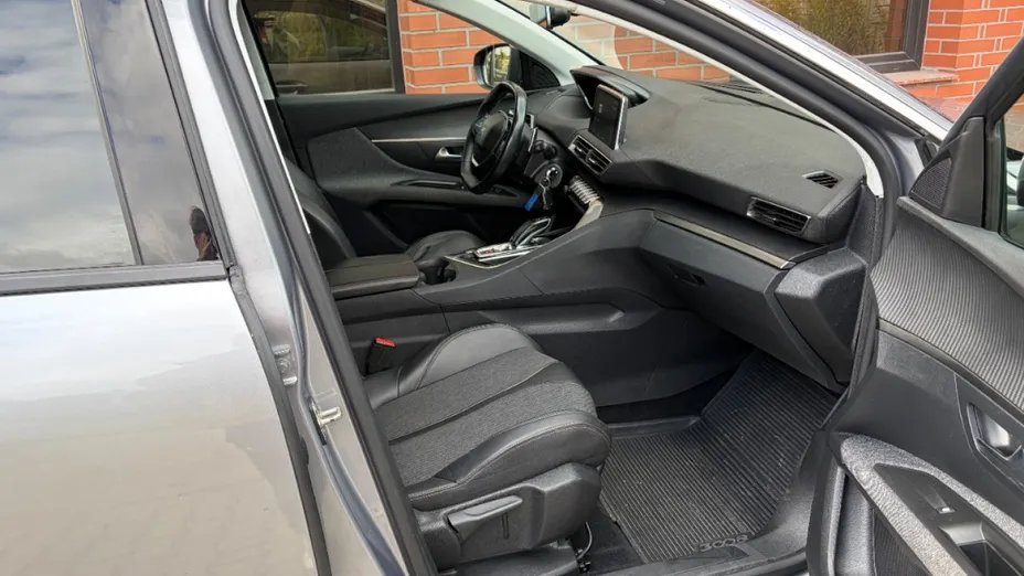 PEUGEOT 3008 -