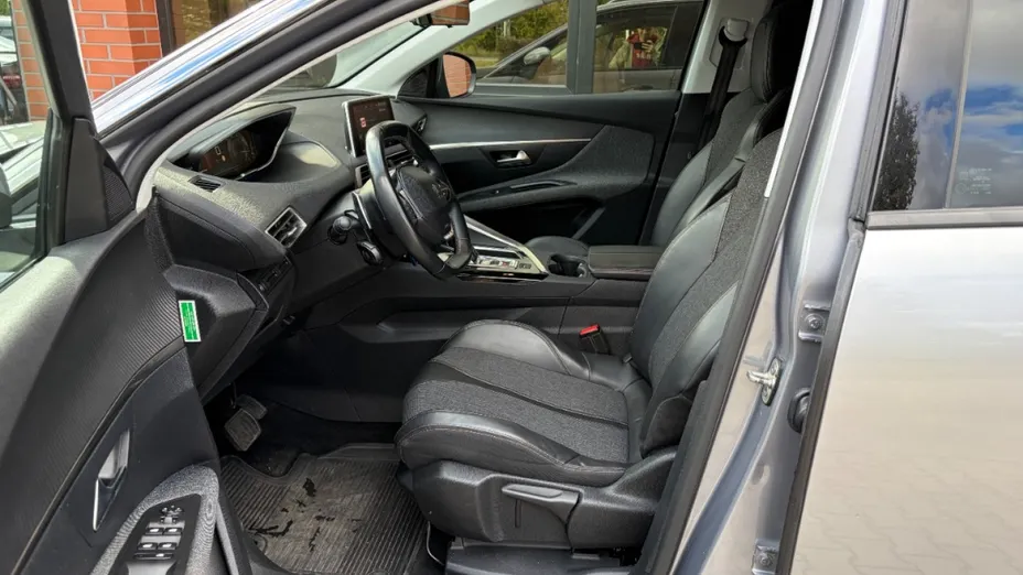 PEUGEOT 3008 -