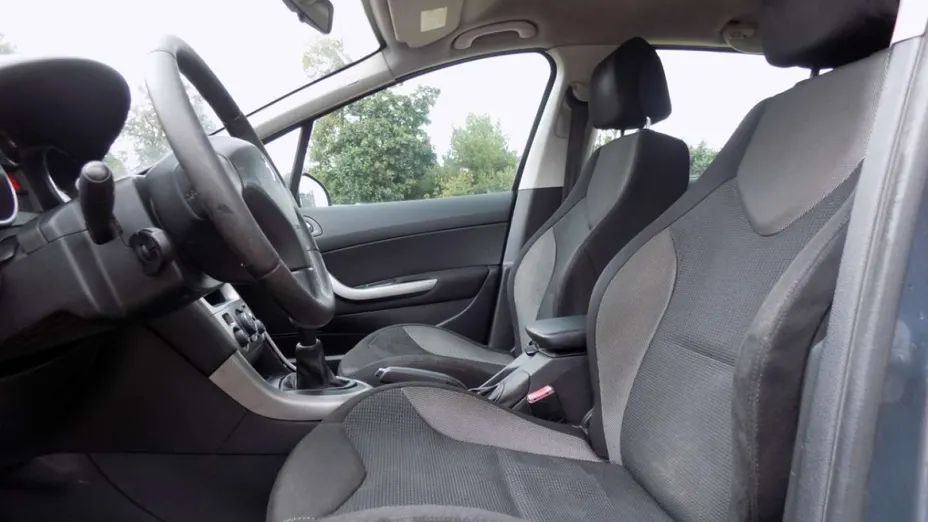 PEUGEOT 308 -