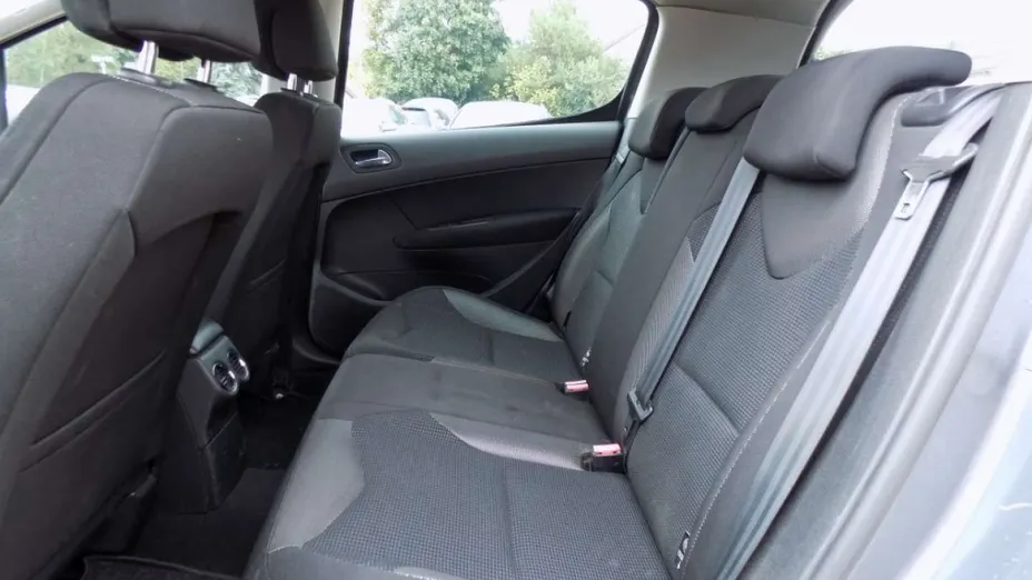 PEUGEOT 308 -