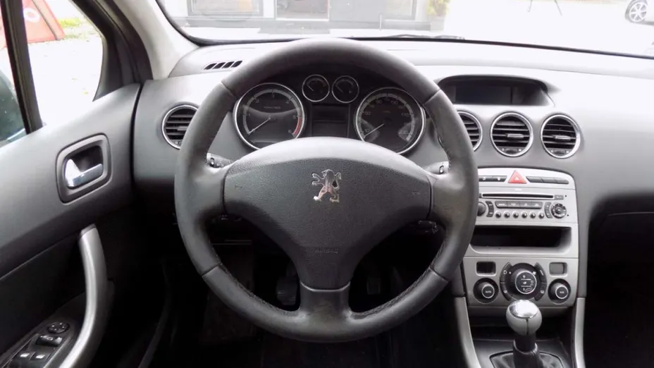 PEUGEOT 308 -