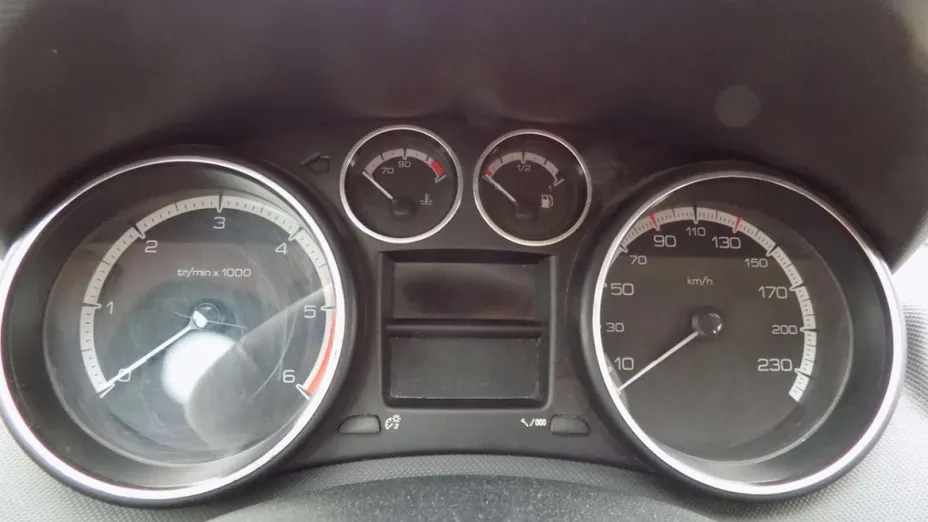 PEUGEOT 308 -