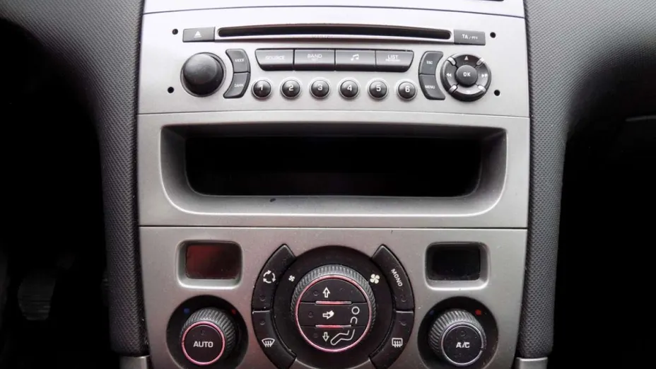 PEUGEOT 308 -