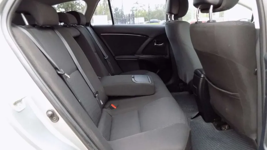TOYOTA Avensis -