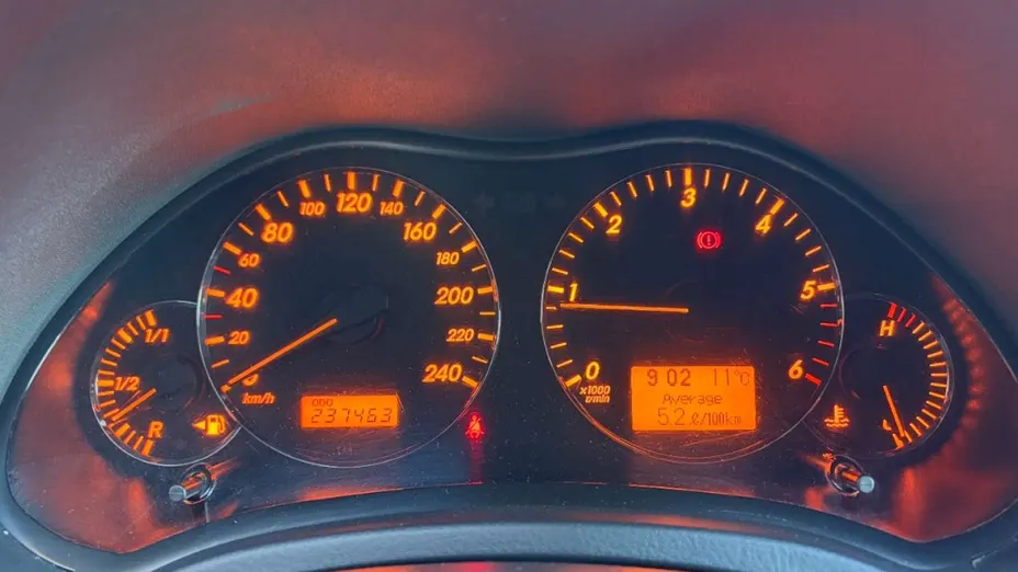 TOYOTA Avensis -