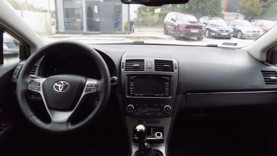 TOYOTA Avensis -