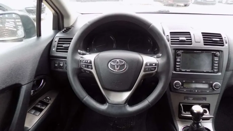 TOYOTA Avensis -