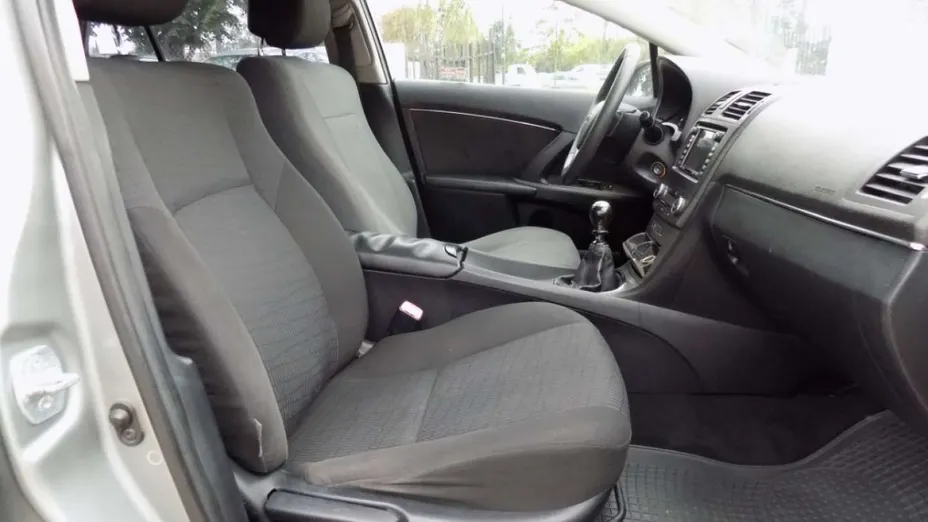 TOYOTA Avensis -