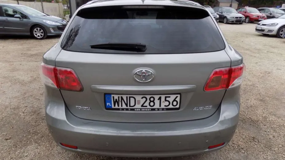 TOYOTA Avensis -