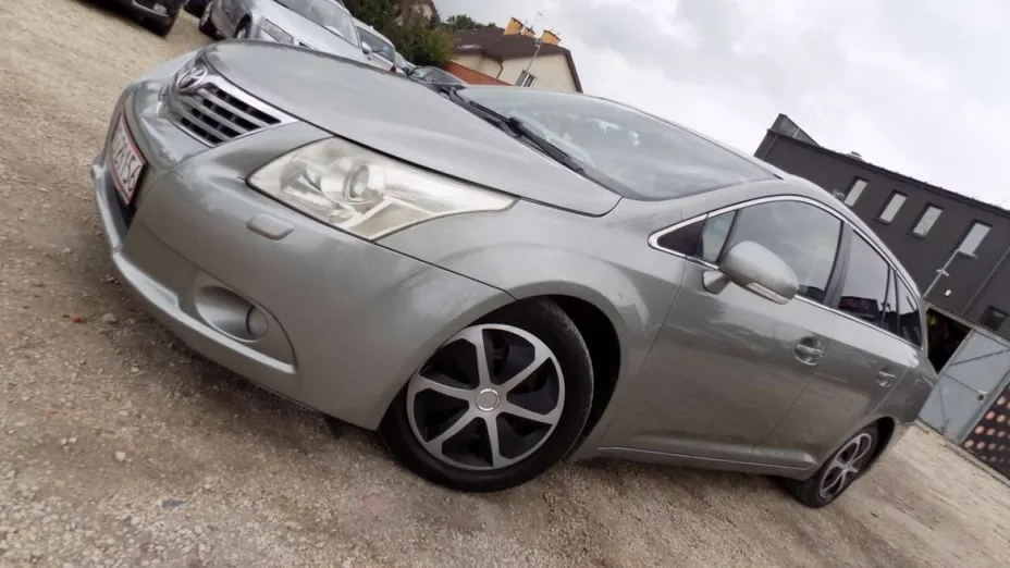 TOYOTA Avensis -