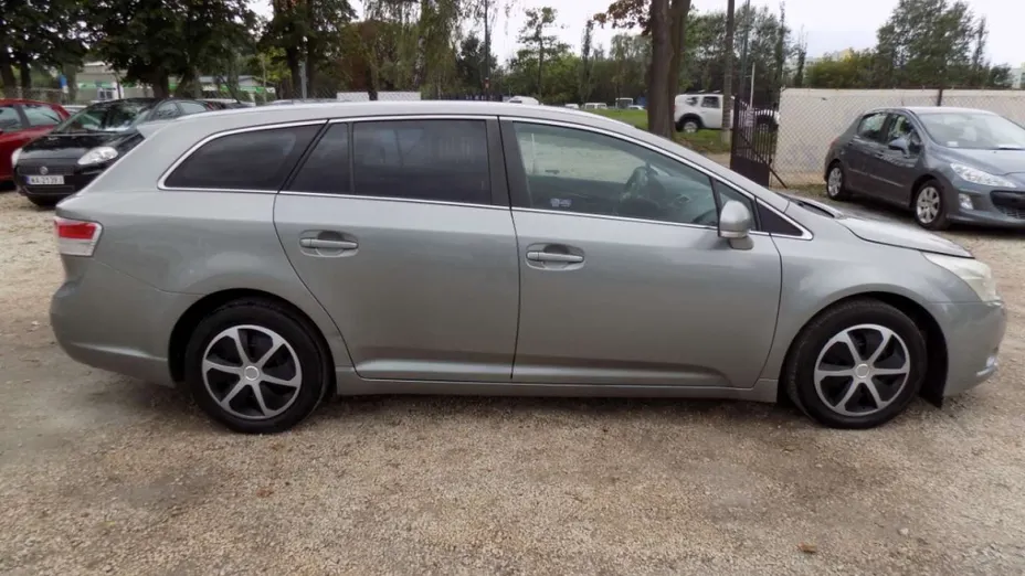 TOYOTA Avensis -