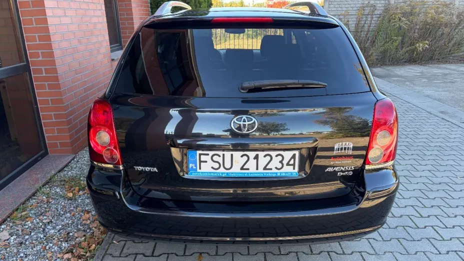 TOYOTA Avensis -