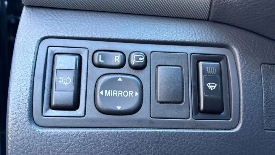 TOYOTA Avensis -