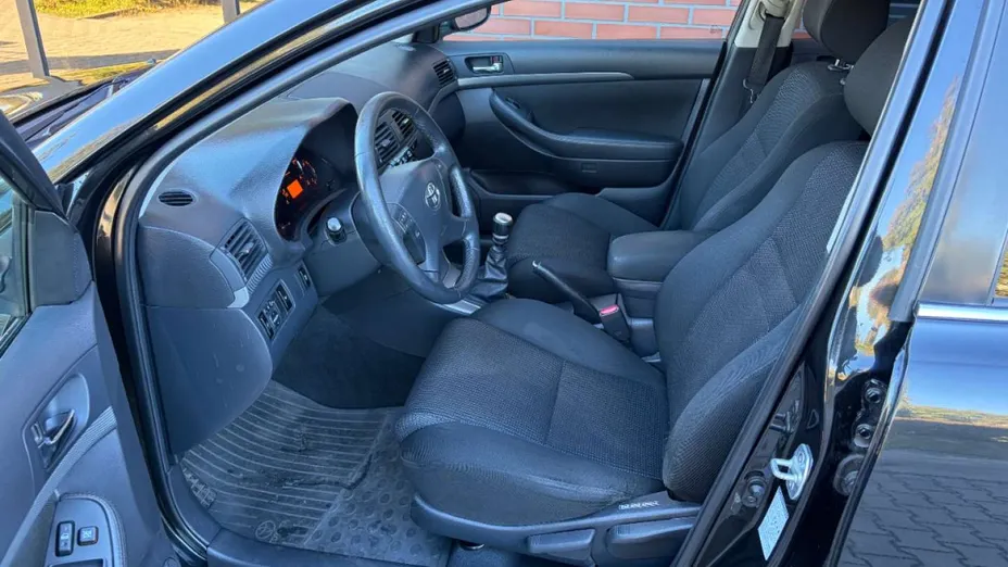 TOYOTA Avensis -