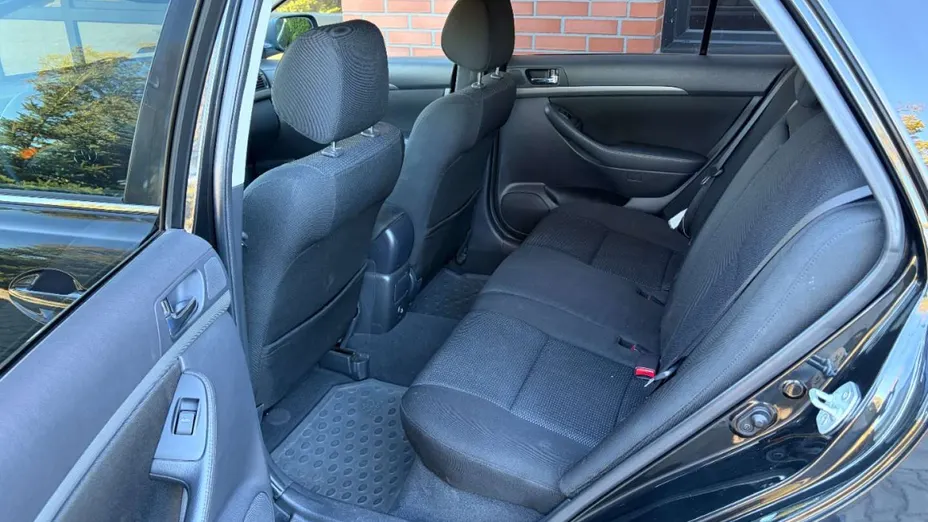 TOYOTA Avensis -