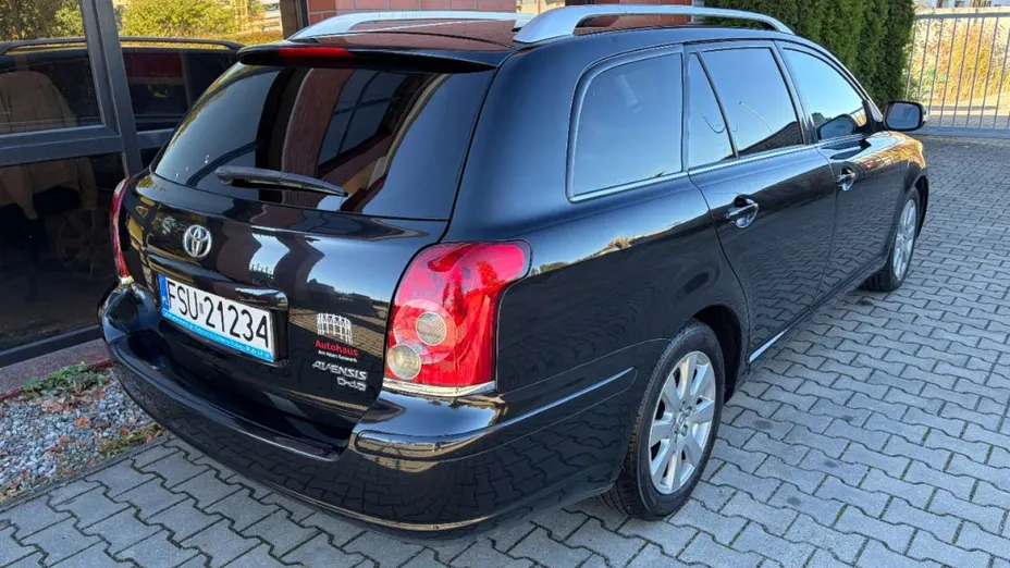TOYOTA Avensis -
