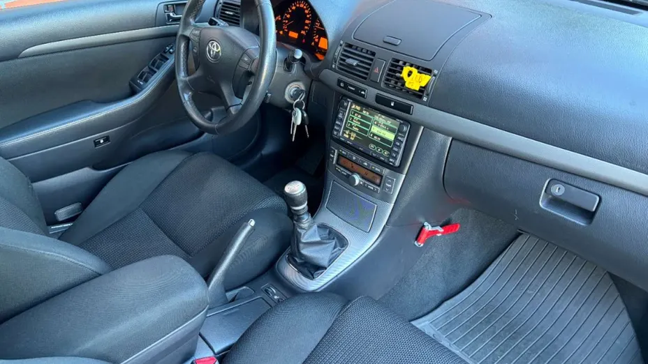 TOYOTA Avensis -