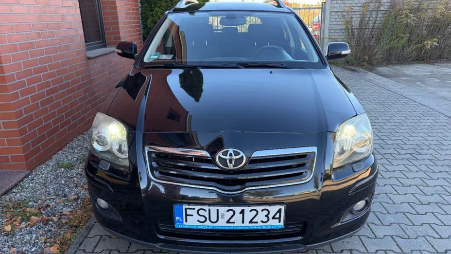 TOYOTA Avensis -