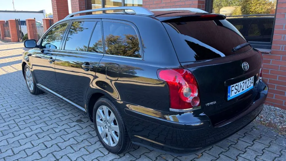 TOYOTA Avensis -