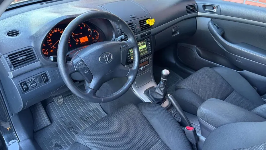 TOYOTA Avensis -