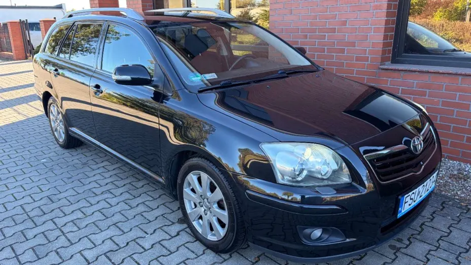 TOYOTA Avensis -