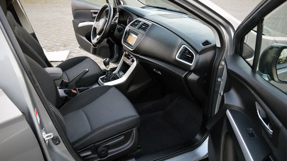 SUZUKI SX4 -