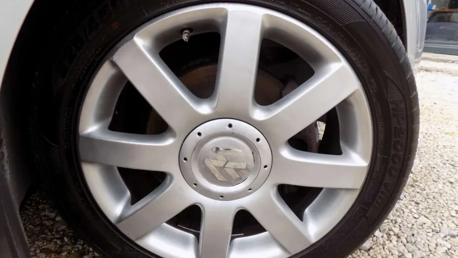 VOLKSWAGEN Golf -