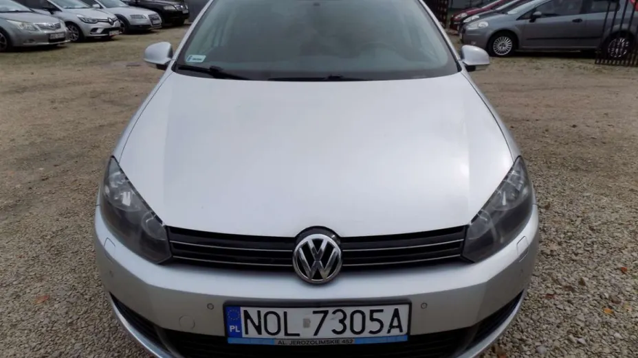 VOLKSWAGEN Golf -