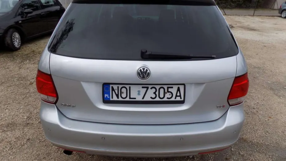 VOLKSWAGEN Golf -