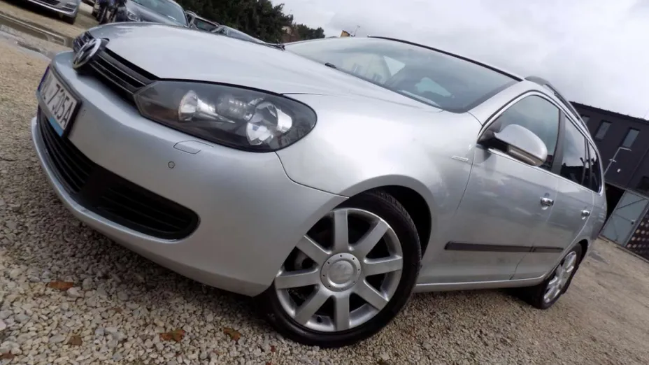 VOLKSWAGEN Golf -