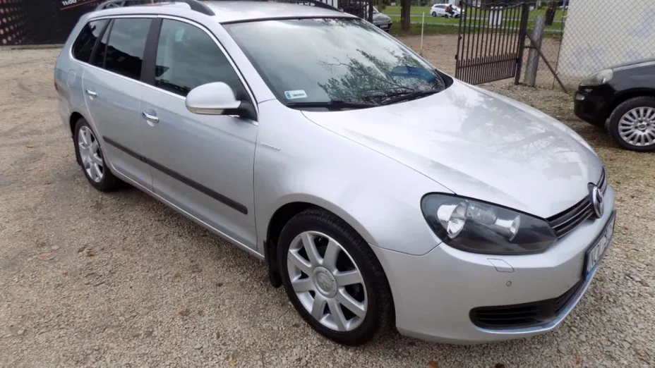 VOLKSWAGEN Golf -