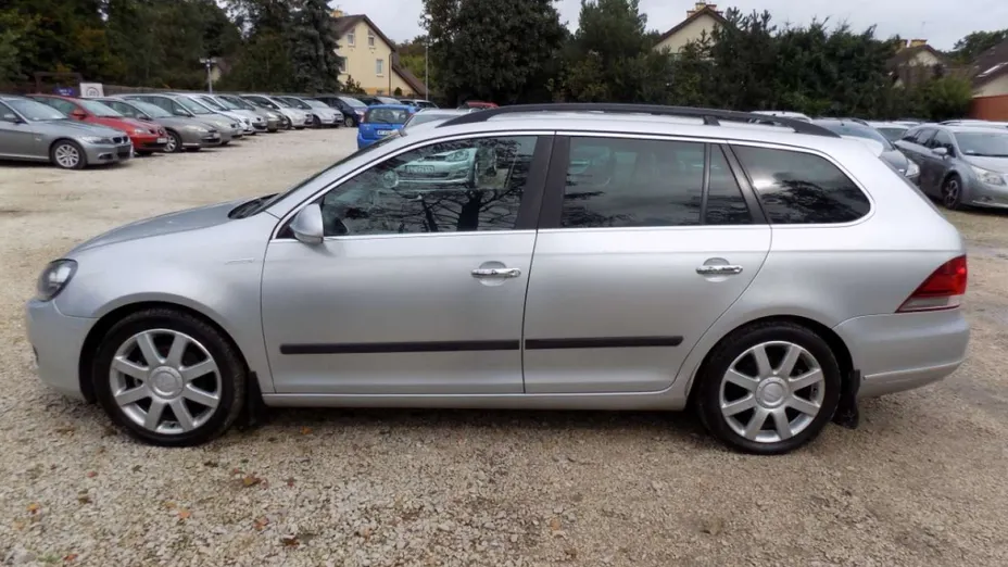 VOLKSWAGEN Golf -