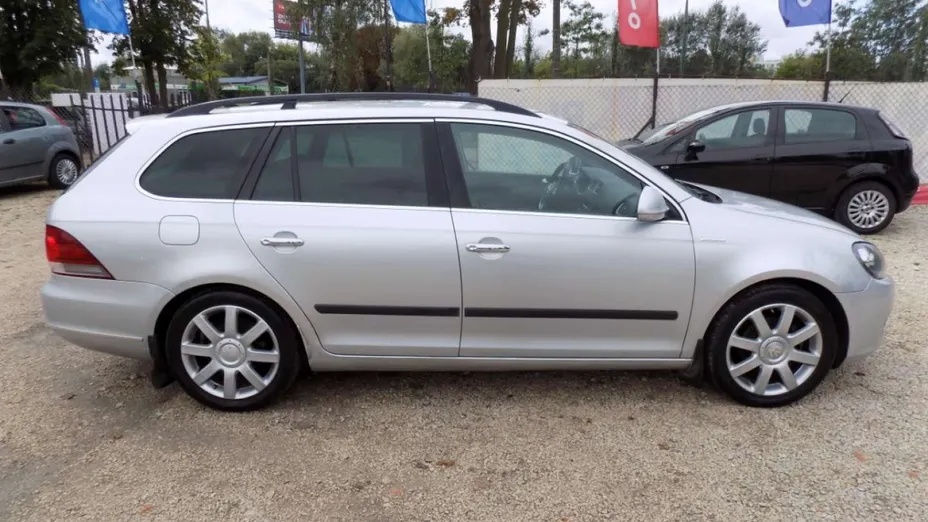 VOLKSWAGEN Golf -