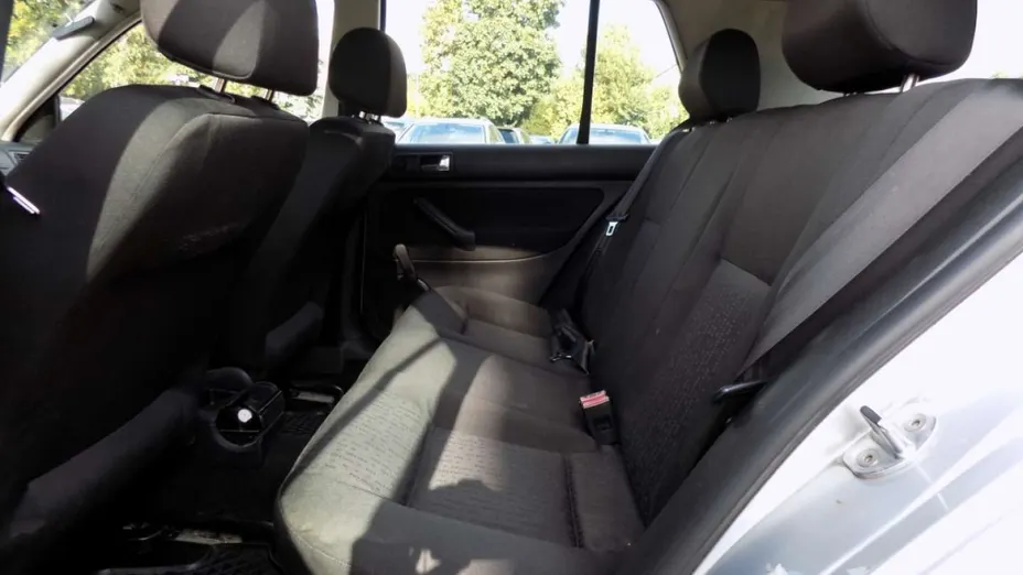 VOLKSWAGEN Golf -