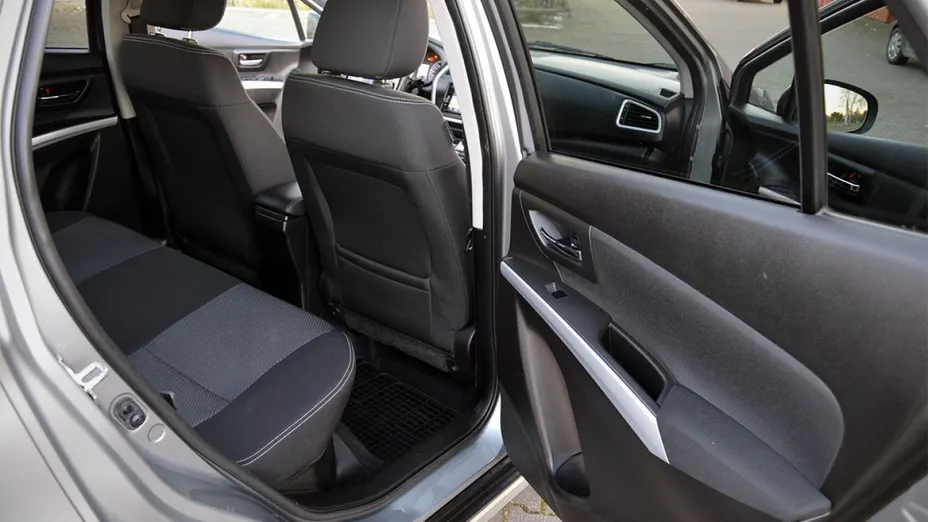 SUZUKI SX4 -