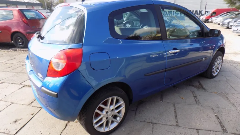 RENAULT Clio -