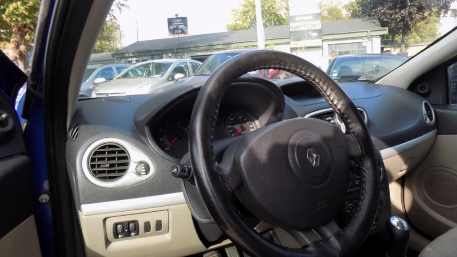 RENAULT Clio -