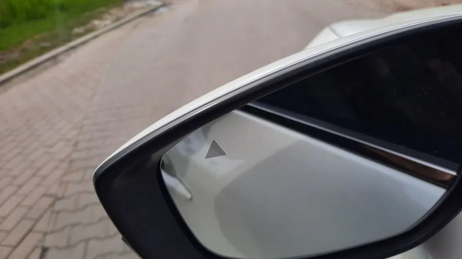 MAZDA CX-30 -