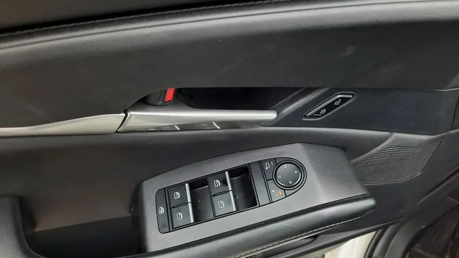 MAZDA CX-30 -