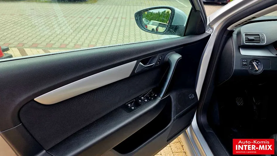 VOLKSWAGEN Passat -