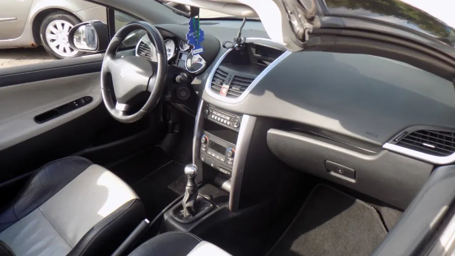 PEUGEOT 207 -