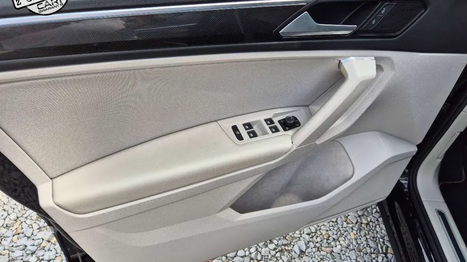 VOLKSWAGEN Tiguan -