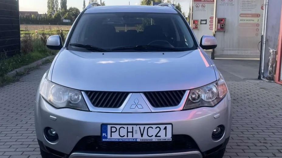 MITSUBISHI Outlander -