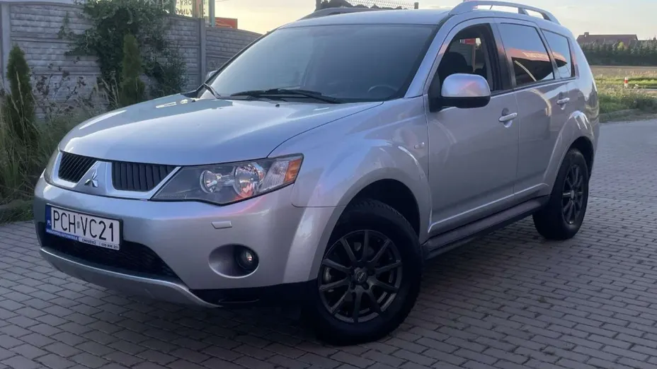 MITSUBISHI Outlander -
