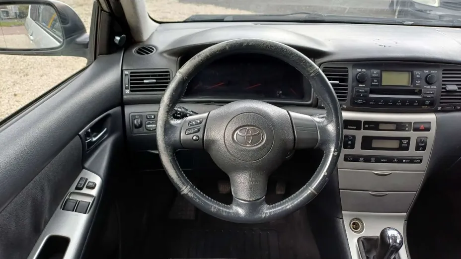 TOYOTA Corolla -