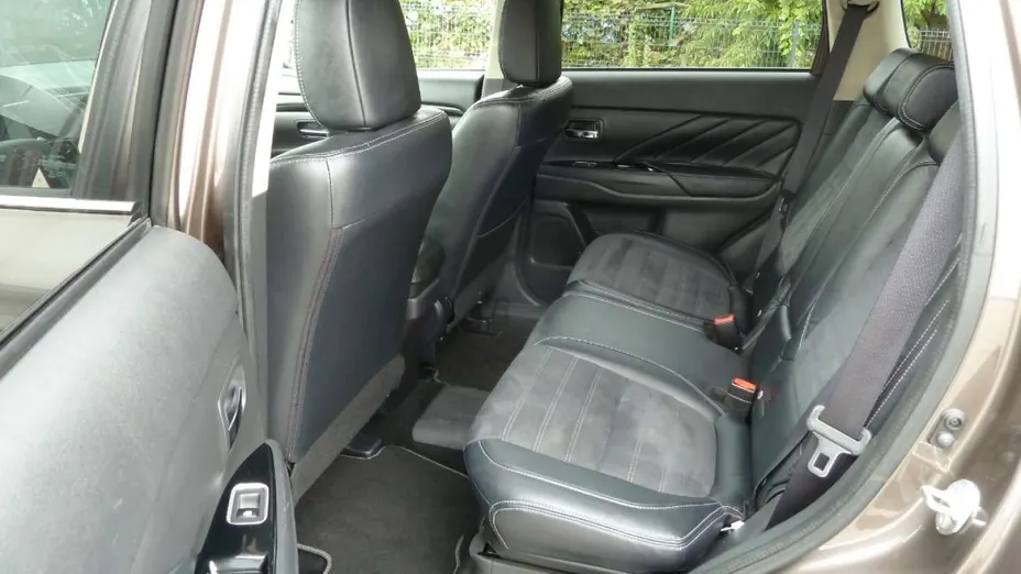 MITSUBISHI Outlander -