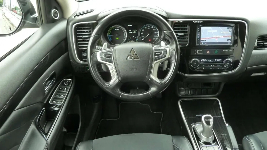 MITSUBISHI Outlander -