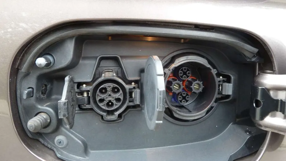 MITSUBISHI Outlander -