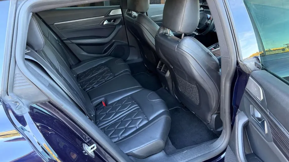 PEUGEOT 508 -